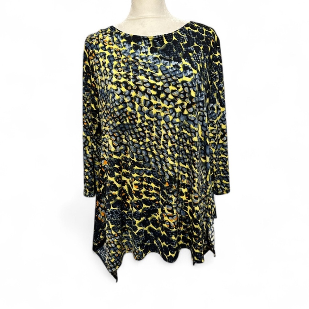 Comfy USA Yellow and Black Animal Print Tunic Top size M